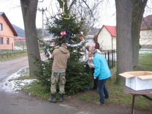 3 odstrojování stromečku 0901 2016